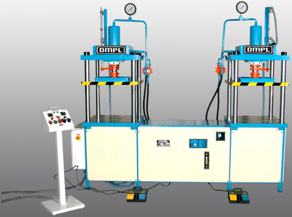 Two Four Pillar Type Hydraulic Press